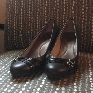 Life Stride black heels